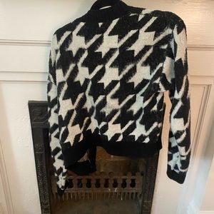 Urban Outfitters size medium houndstooth cropped sweater.